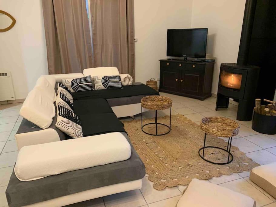 Gite 3 Etoiles Les Gourlines Avec Balneo, Veranda, Piscine Et Garage Avermes Exterior foto