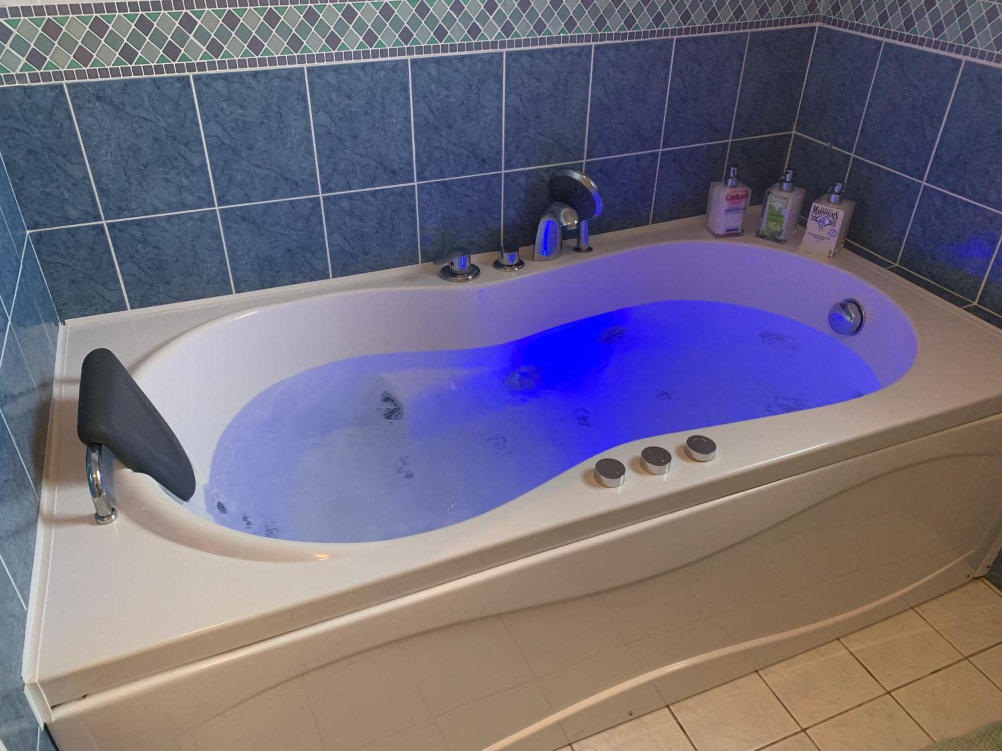 Gite 3 Etoiles Les Gourlines Avec Balneo, Veranda, Piscine Et Garage Avermes Exterior foto